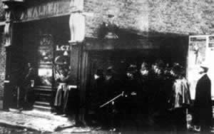 伦敦警察痛恨俄无庆祝主义者